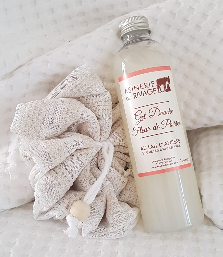 Gel douche naturel au lait d'ânesse senteur fleur de poirier